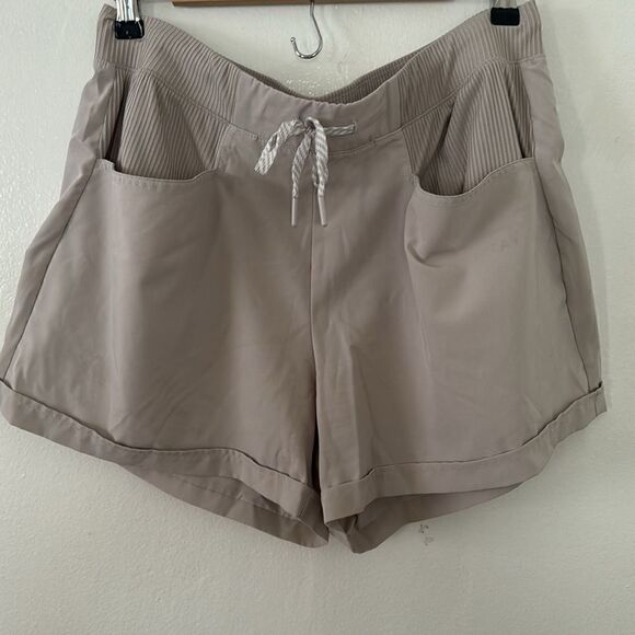 AVALANCHE women’s Short EUC - Picture 2 of 8